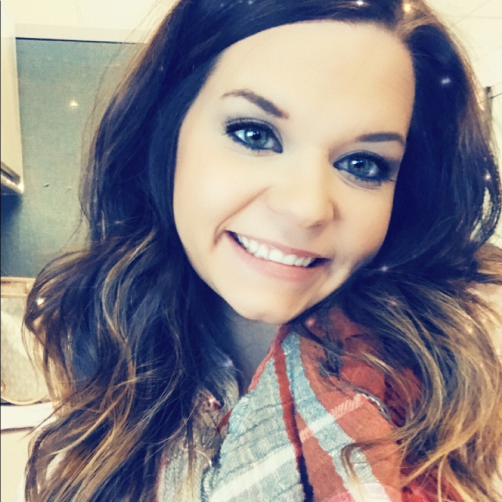 Meet your Posher, Kayla